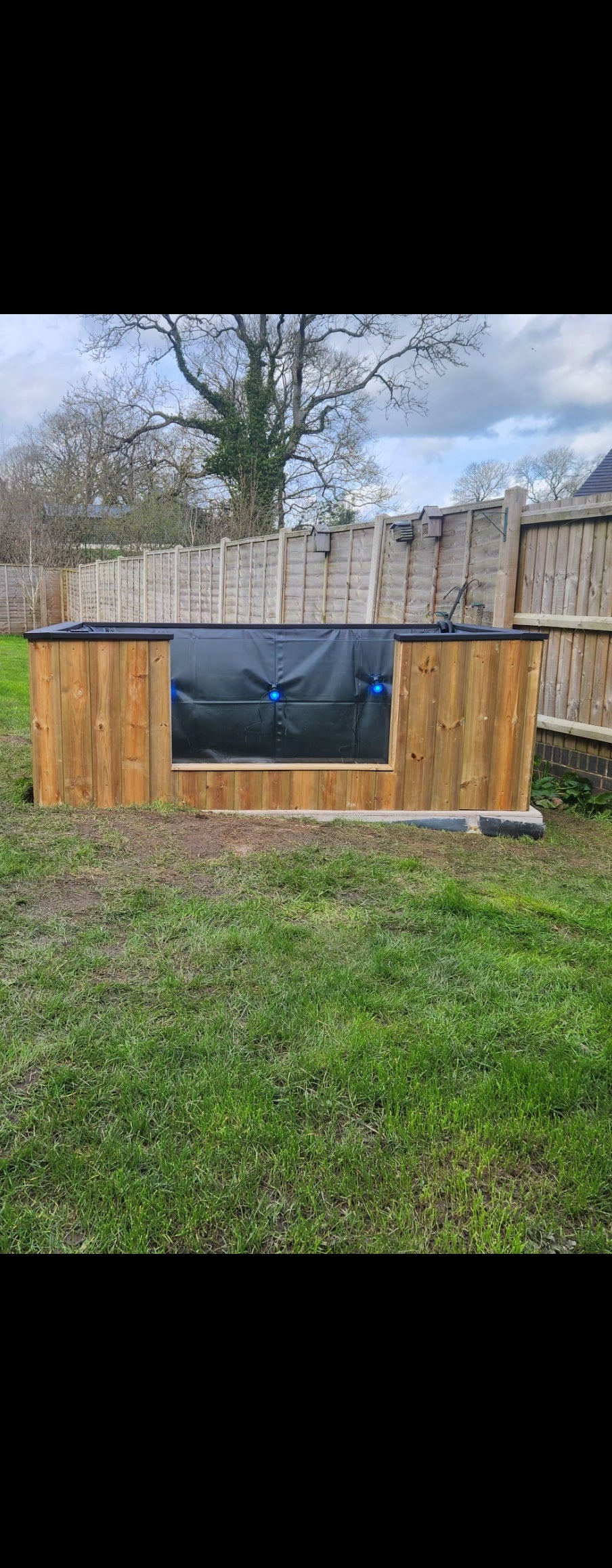 Cedar 6ft x 6ft x 3ft pond with viewing window & filtration system,lights & cover