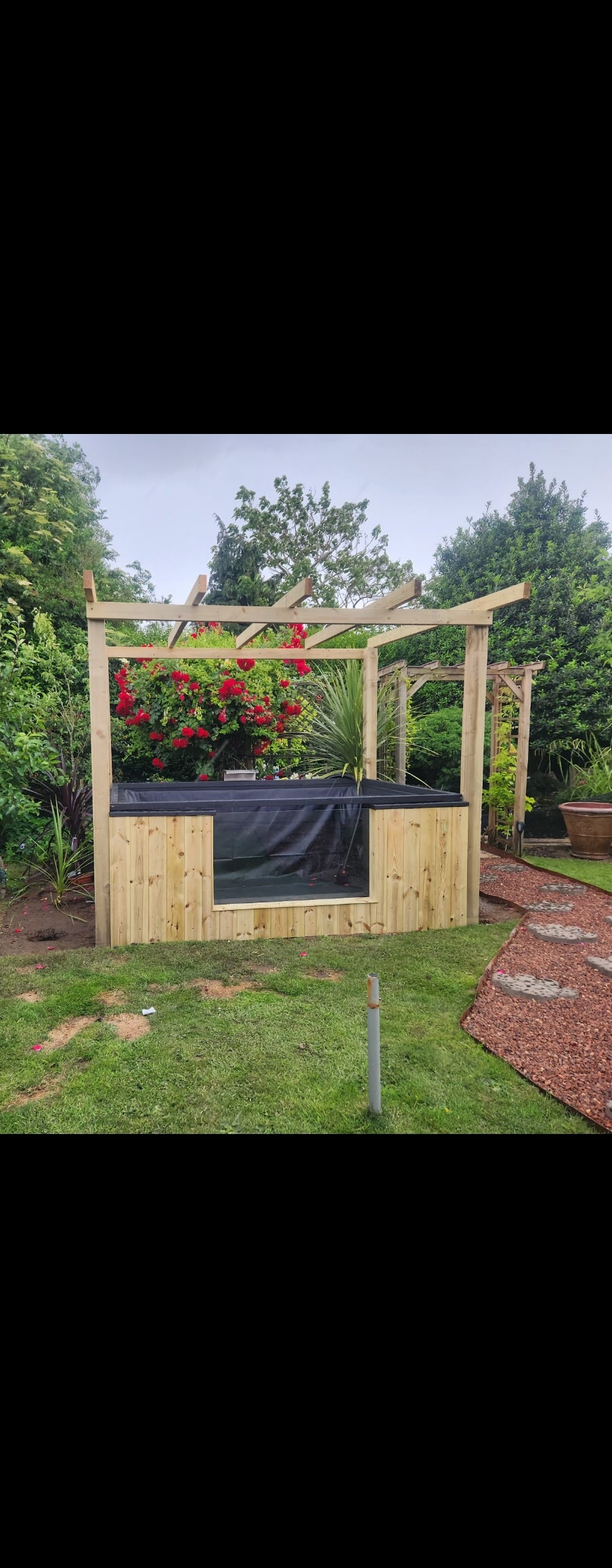Cedar pond 8ft x 6ft x 3ft with viewing window & pergola